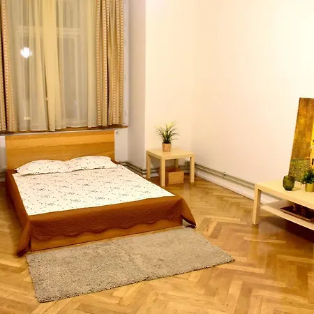 Apartment Manes *